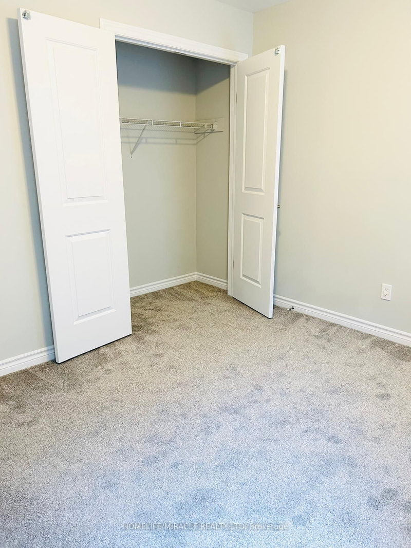 22 Pondcliffe Dr, Kitchener, N2R 0M1 | Image 3