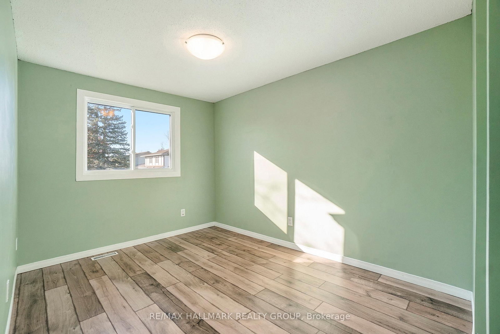 6 Henfield Avenue, Unit D - Photo 15