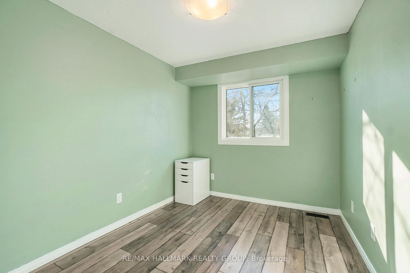 6 Henfield Avenue, Unit D - Photo 16