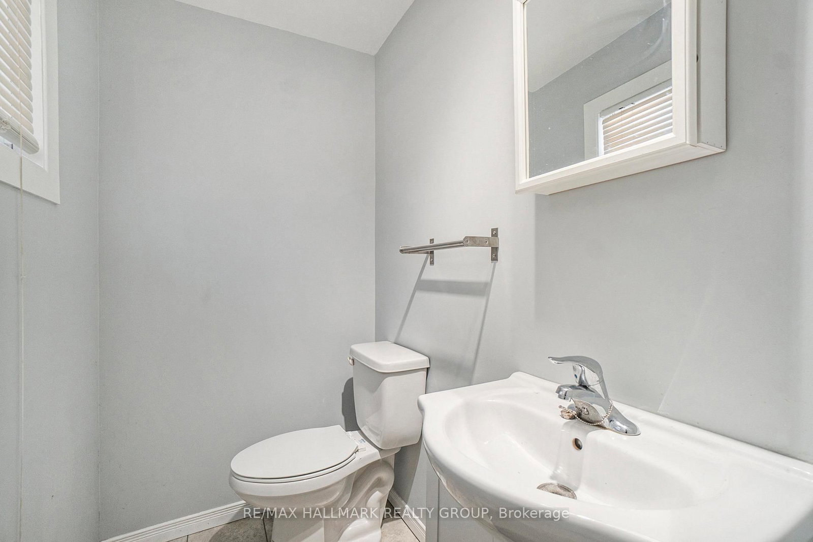 6 Henfield Avenue, Unit D - Photo 17