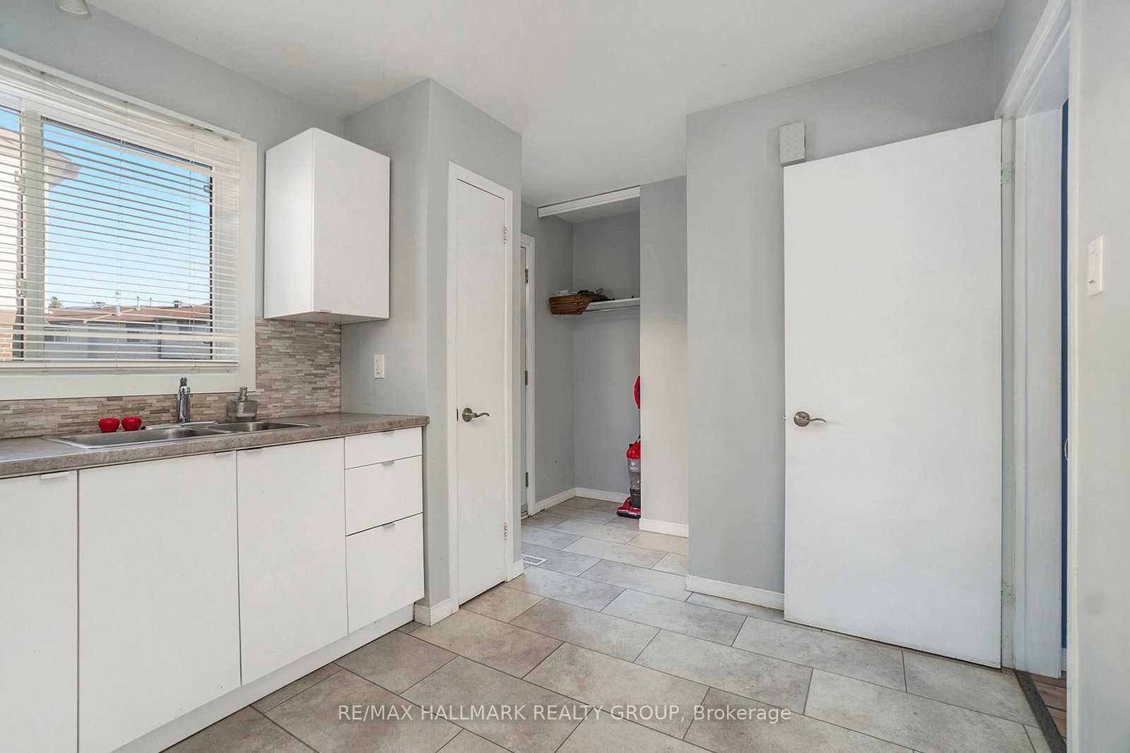 6 Henfield Avenue, Unit D - Photo 7