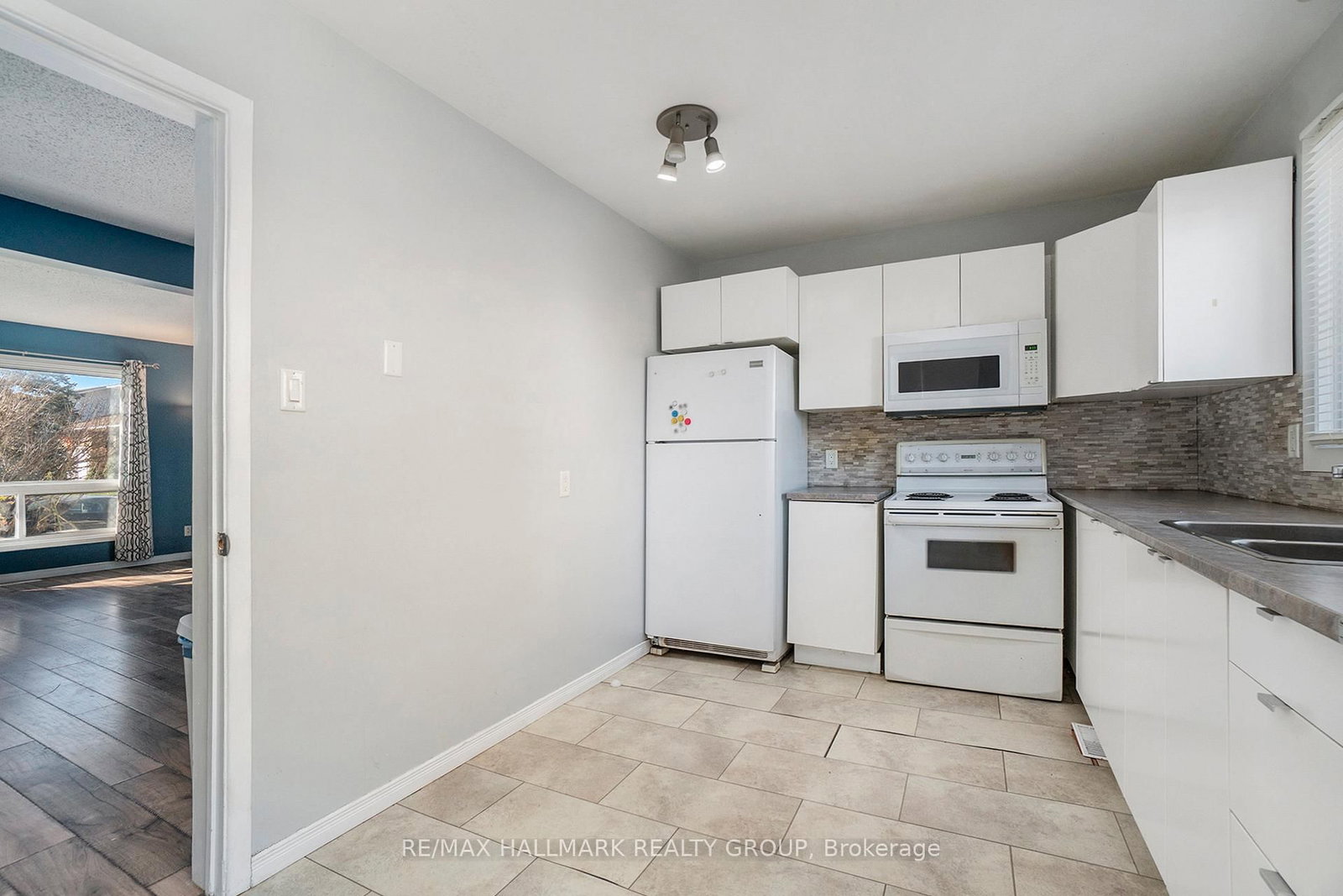 6 Henfield Avenue, Unit D - Photo 8