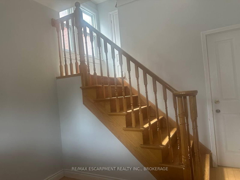 Upper - 64 GAGE Ave S, Hamilton, L8M 3C9 | Image 2