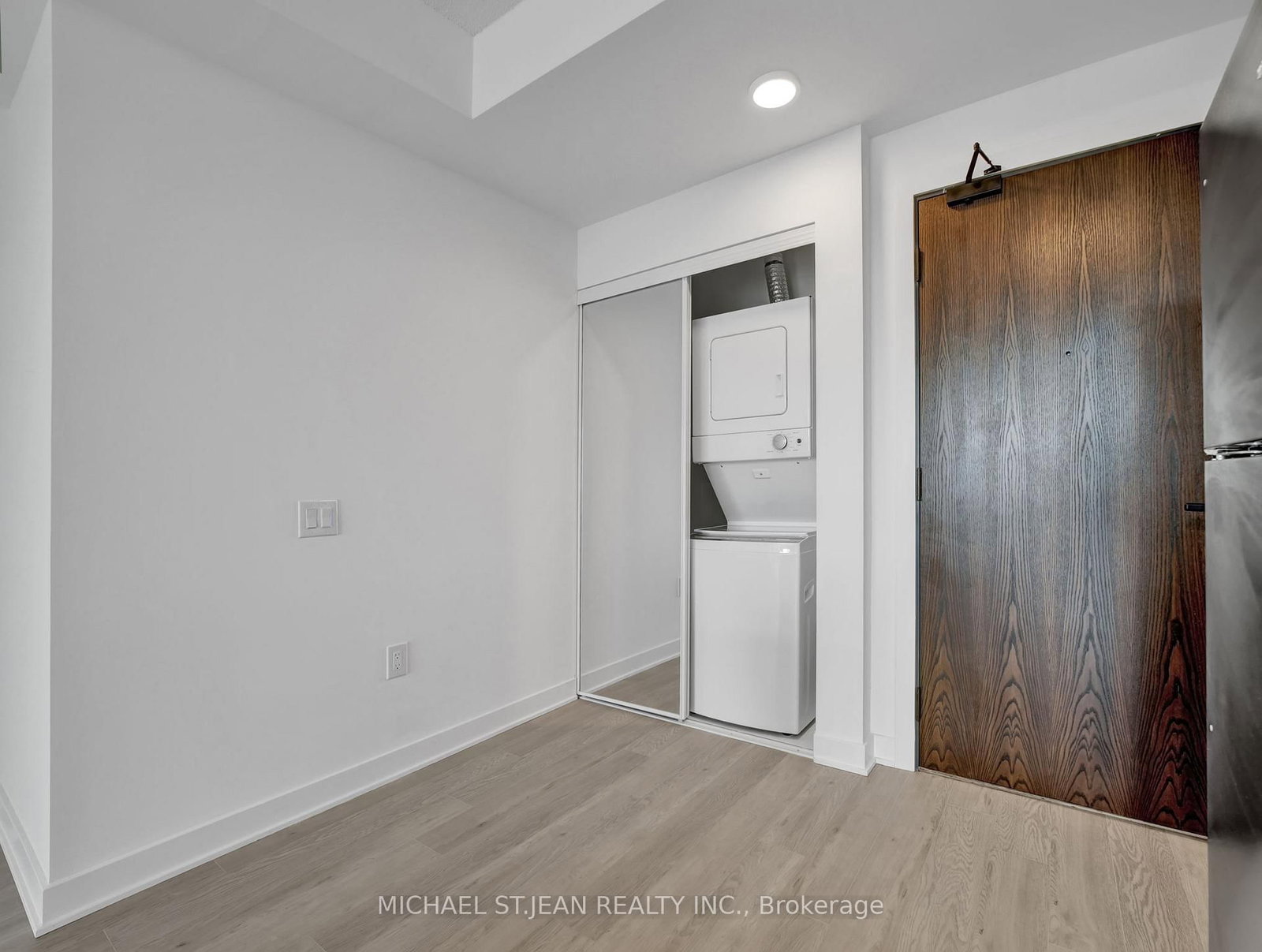 Condo for lease at 1418-2782 Barton Street, Hamilton, Ontario, L8E 0L3 - Grayside - MLS: X12861116