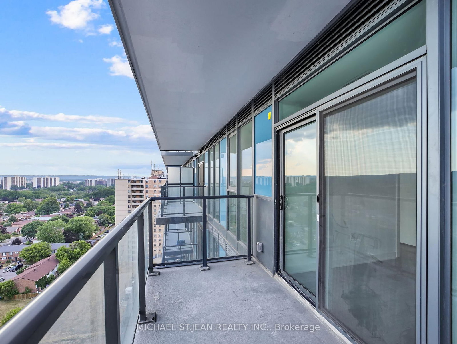 Condo for lease at 1418-2782 Barton Street, Hamilton, Ontario, L8E 0L3 - Grayside - MLS: X12861116