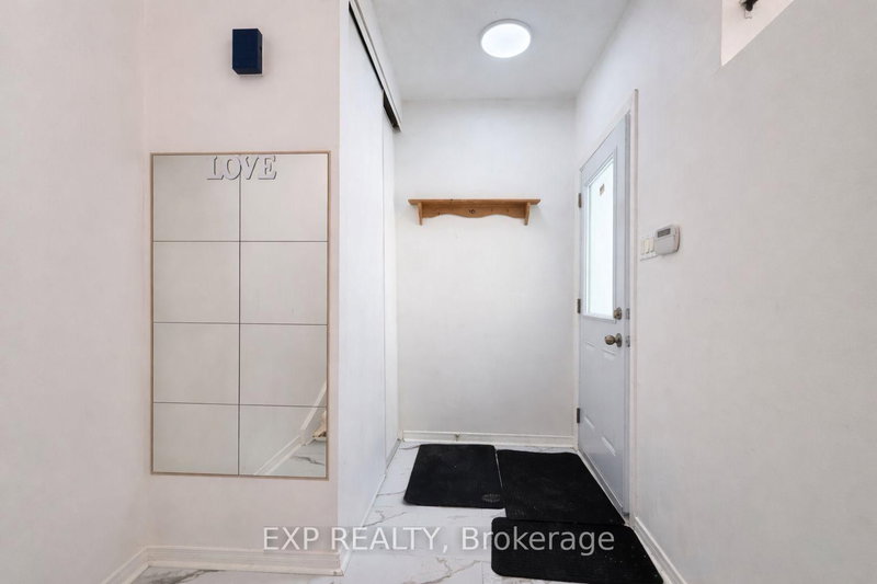 11C Sonnet Cres, Ottawa, K2H 8W8 | Image 2