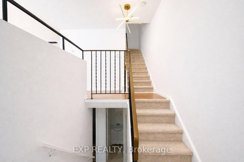 11C Sonnet Cres, Ottawa, K2H 8W8 | Image 3
