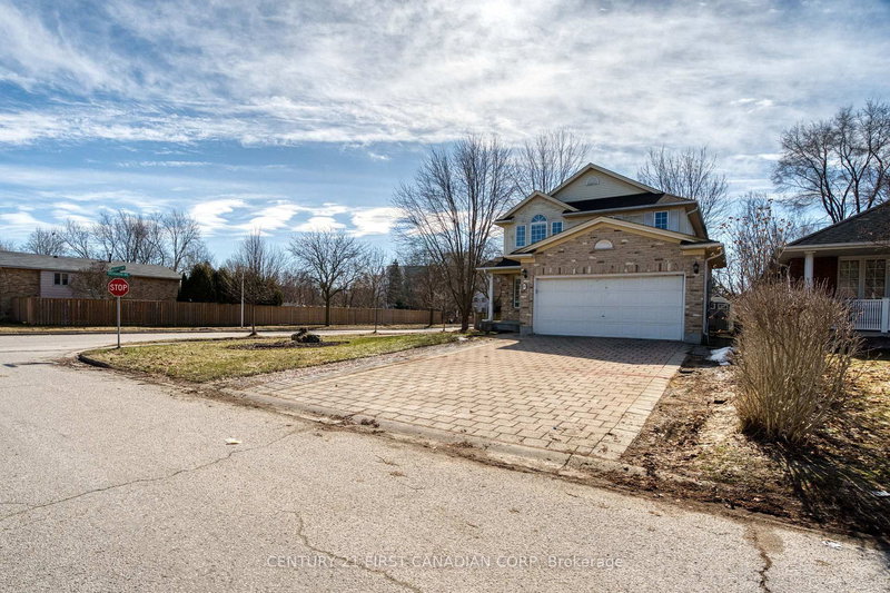 89 Mctaggart Crt, London North, N5X 3L9 | Image 3