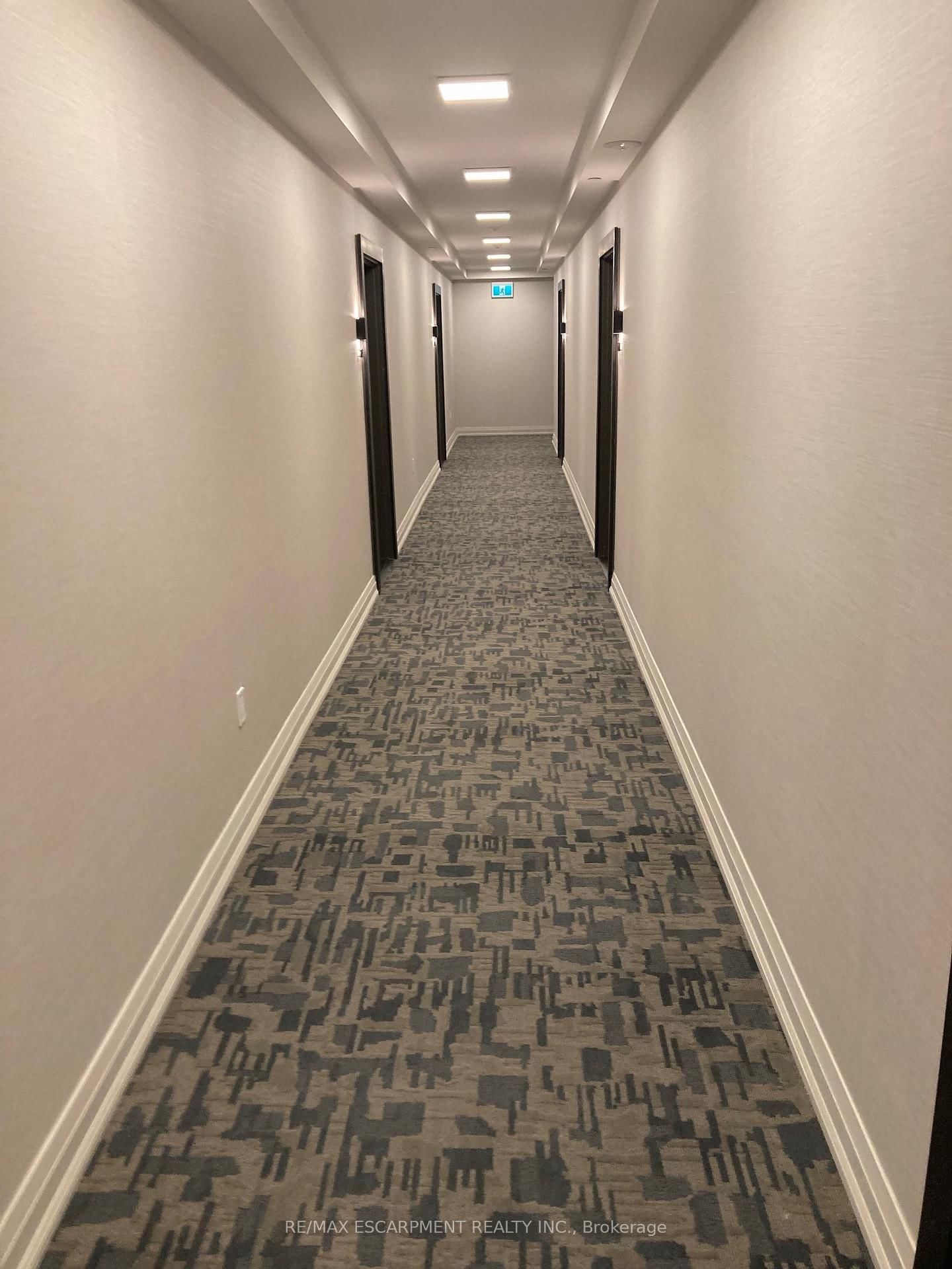 212 King William Street, Unit 422 - Photo 2