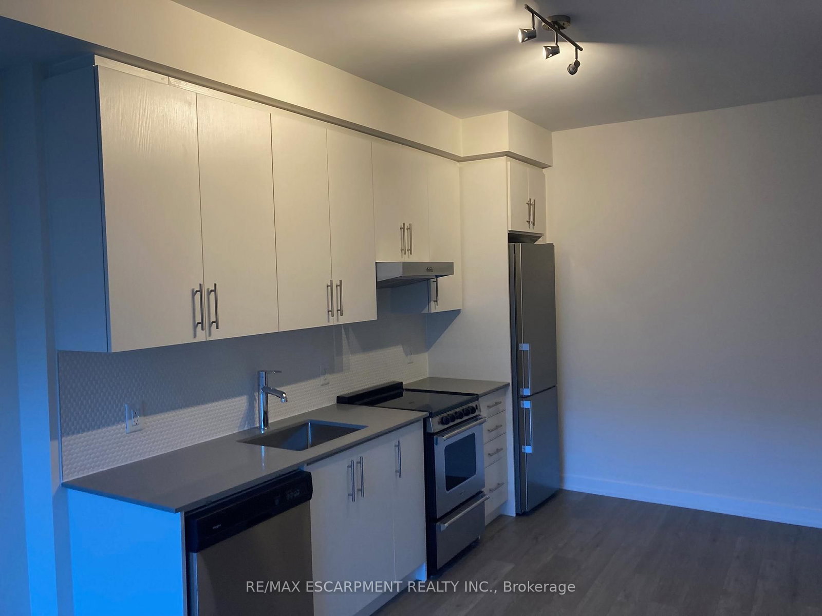 212 King William Street, Unit 422 - Photo 6