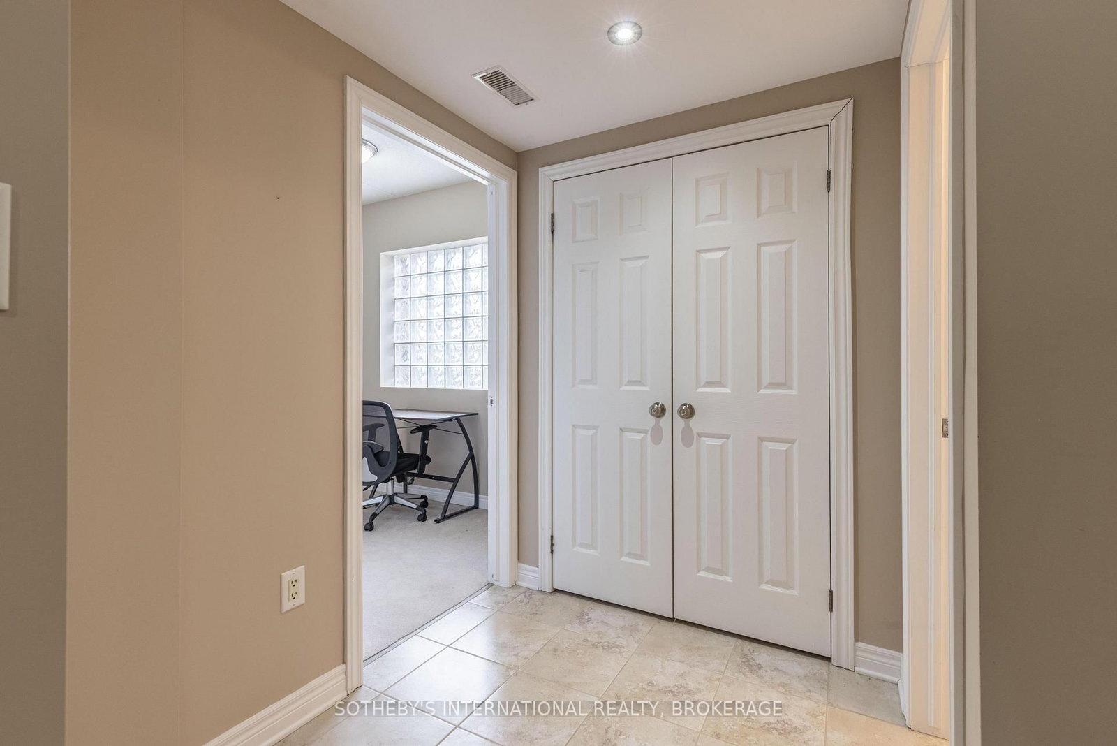 678 Line 2 Road, Unit 205 - Photo 12