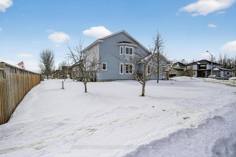 1147 McClure Cres, Brockville, K6A 2R2 | Image 3