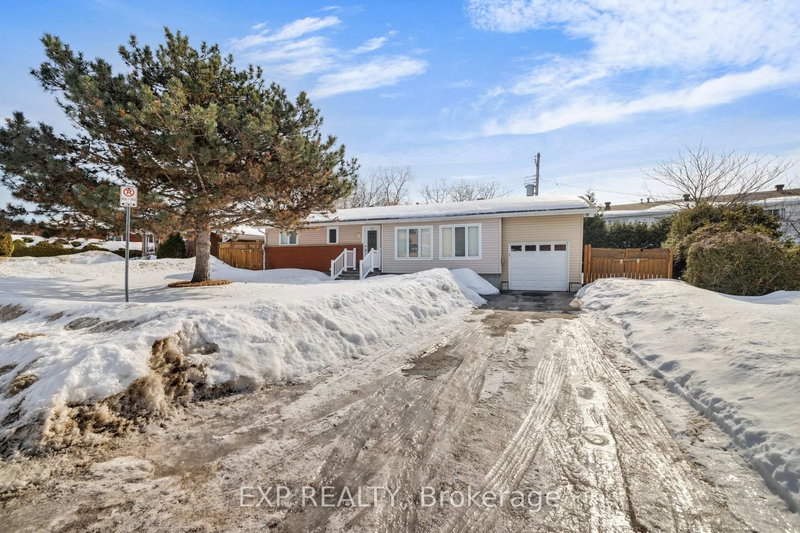 888 CHARLESWOOD Ave, Ottawa, K1K 0W3 | Image 2