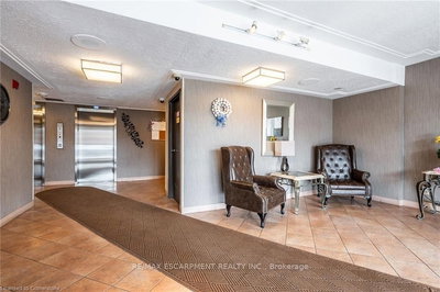 402-40 Harrisford Street, Hamilton, Ontario image-0-3