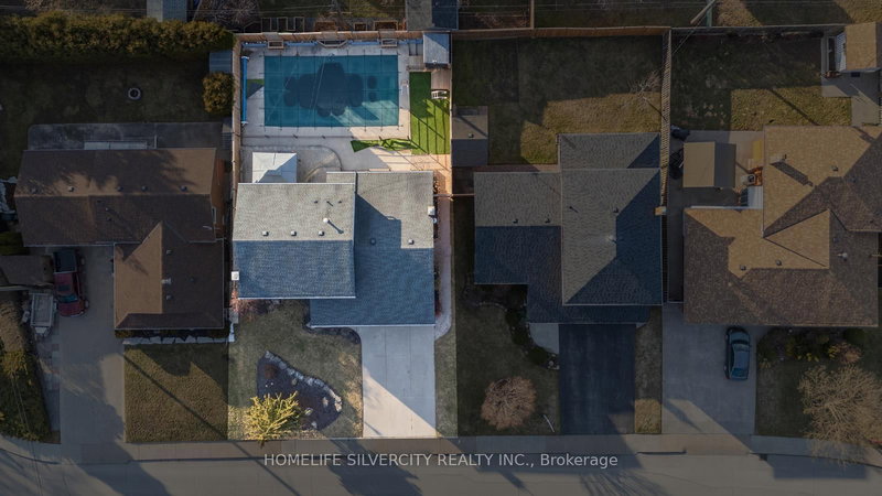 203 Montmorency Dr, Hamilton, L8K 5H3 | Image 3