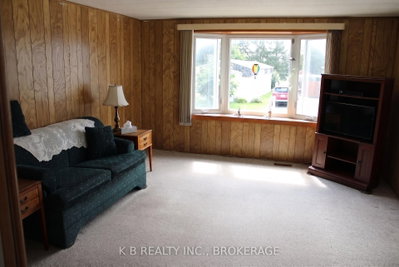 6 Cedar Street W • Greater Napanee, ON photo 8