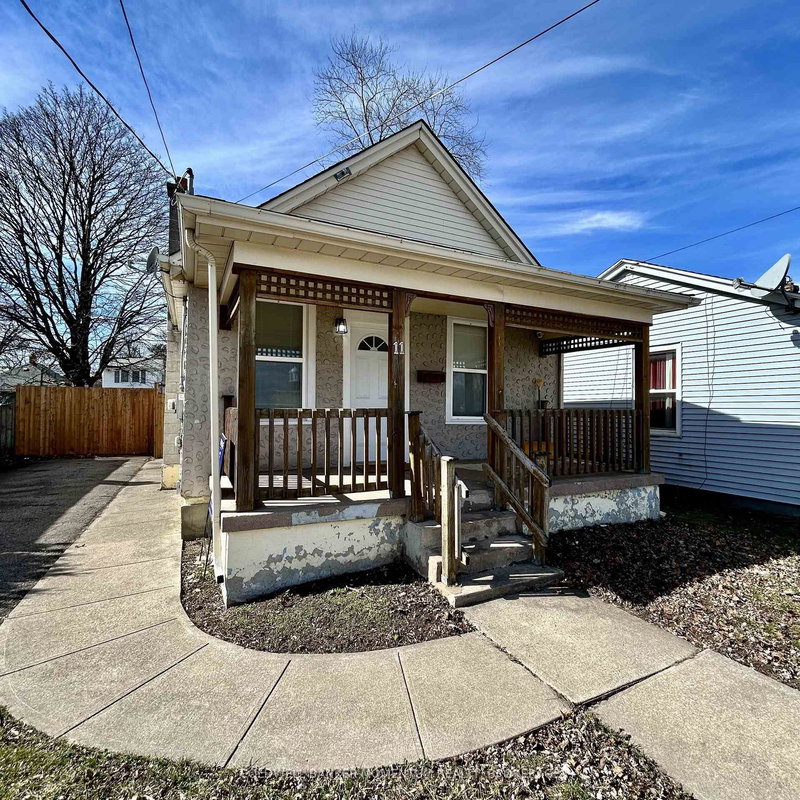 11 Greenlaw Pl, St. Catharines, L2R 4S5 | Image 2