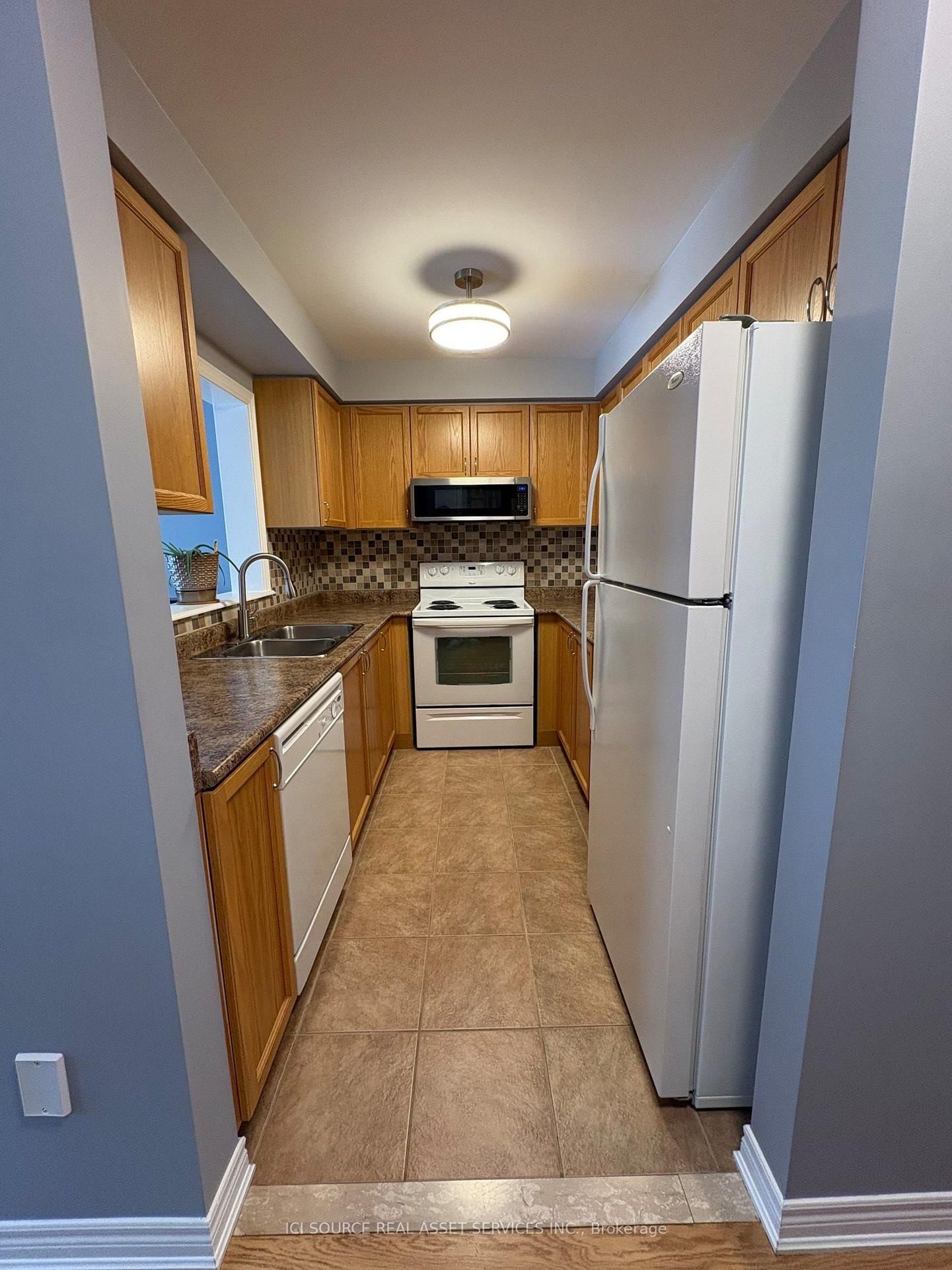 Townhouse for sale at 58 Blue Sky Trail, Hamilton, Ontario, L8B 0X6 - Waterdown - MLS: X12864872