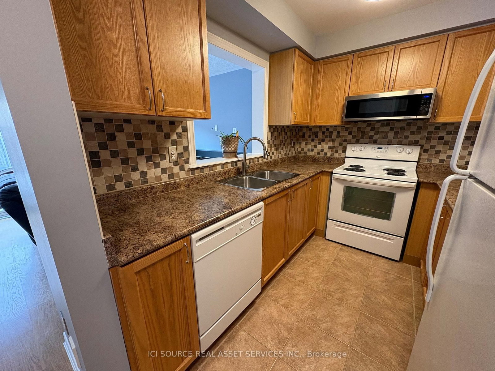 Townhouse for sale at 58 Blue Sky Trail, Hamilton, Ontario, L8B 0X6 - Waterdown - MLS: X12864872