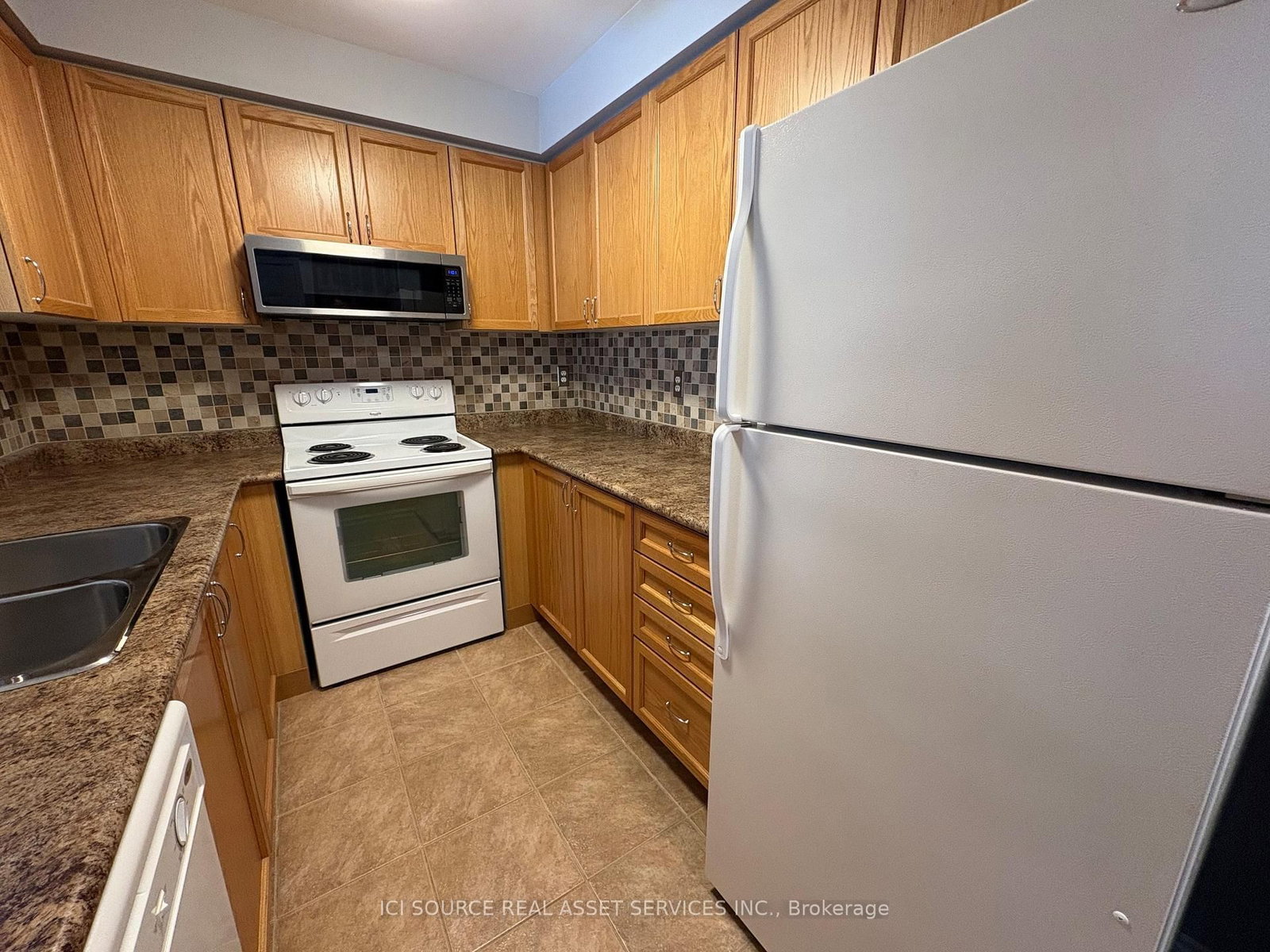 Townhouse for sale at 58 Blue Sky Trail, Hamilton, Ontario, L8B 0X6 - Waterdown - MLS: X12864872