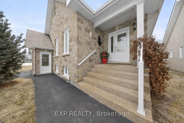 726 Des Pommiers Street