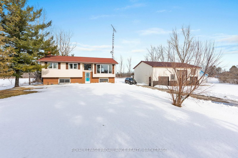 261 Shane St, Bissett Creek, K0H 2H0 | Image 2