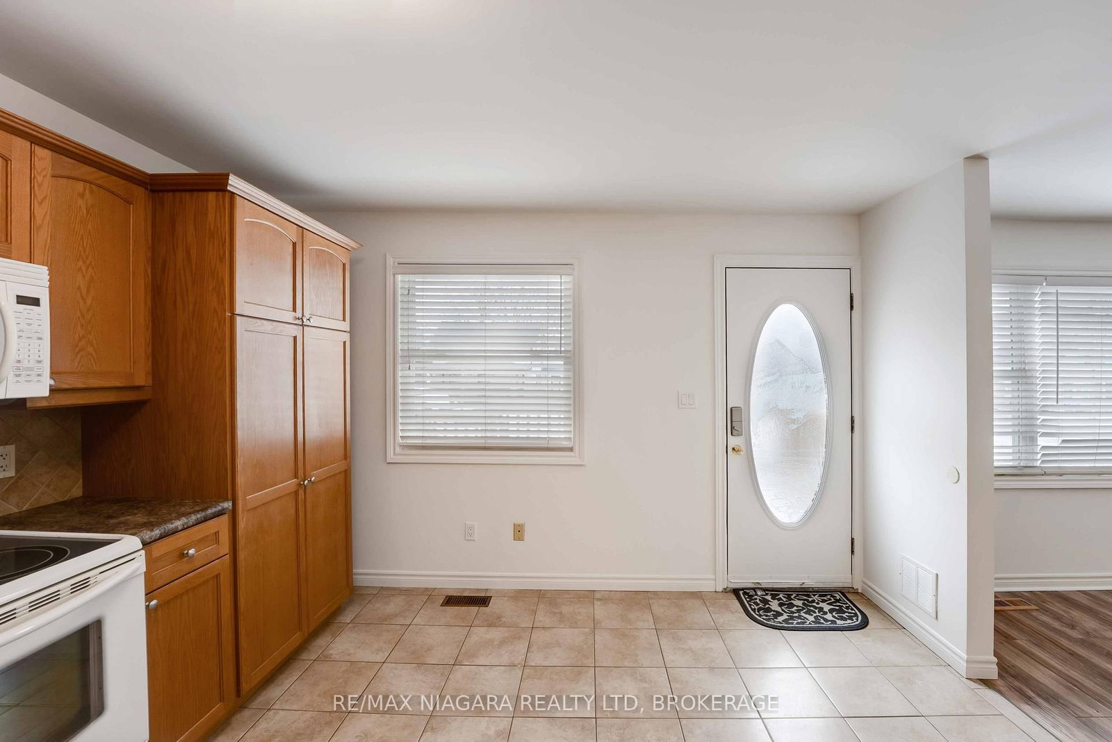 Detached House for sale at 5 St Peter Street, St. Catharines, Ontario, L2T 1N7 - Burleigh Hill - MLS: X12865056