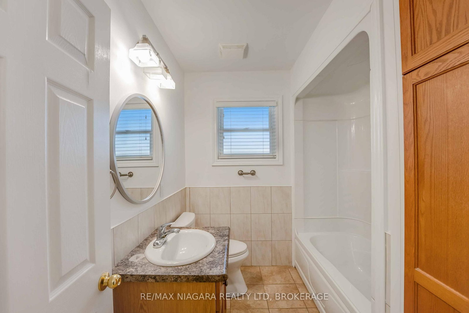 Detached House for sale at 5 St Peter Street, St. Catharines, Ontario, L2T 1N7 - Burleigh Hill - MLS: X12865056