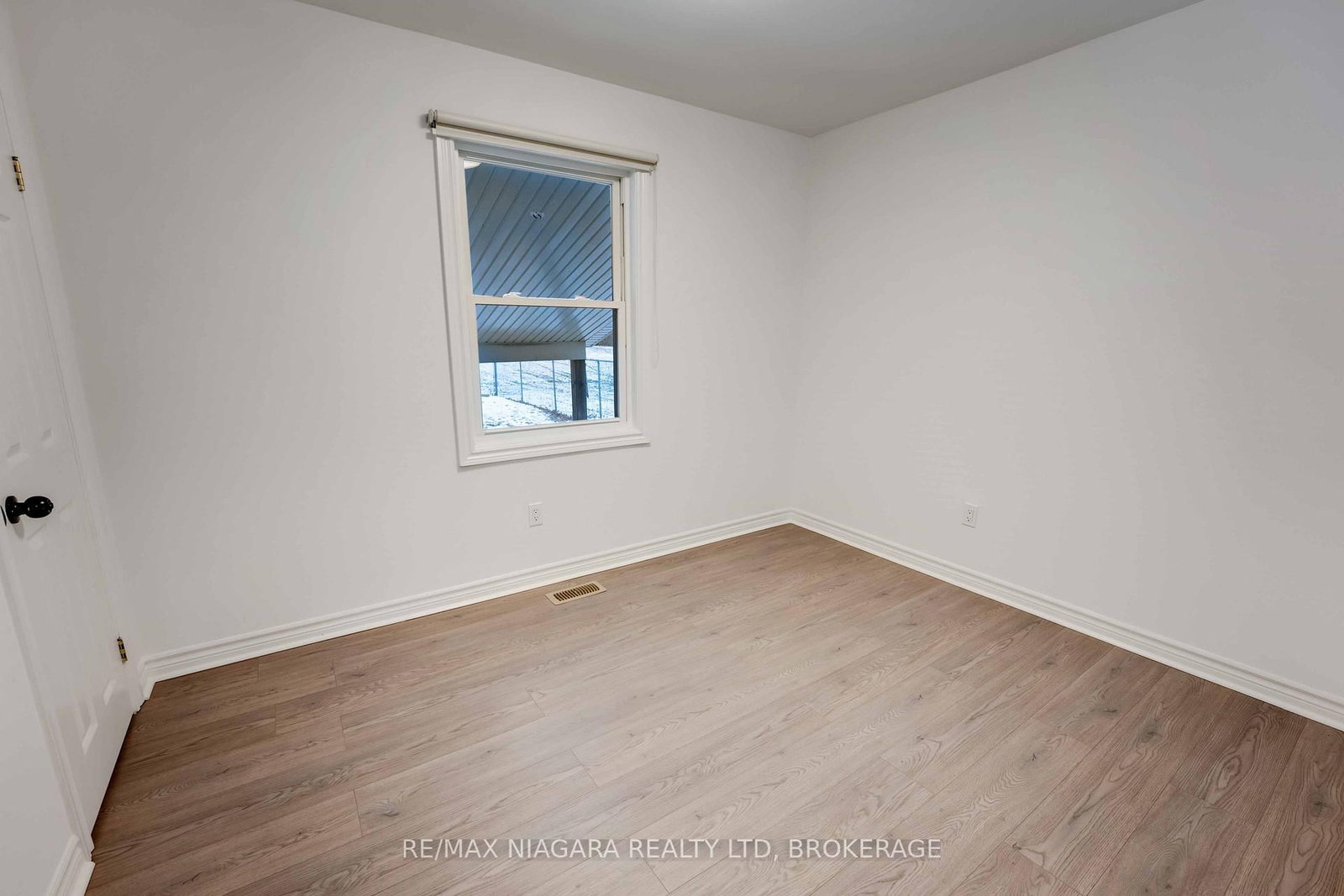 Detached House for sale at 5 St Peter Street, St. Catharines, Ontario, L2T 1N7 - Burleigh Hill - MLS: X12865056