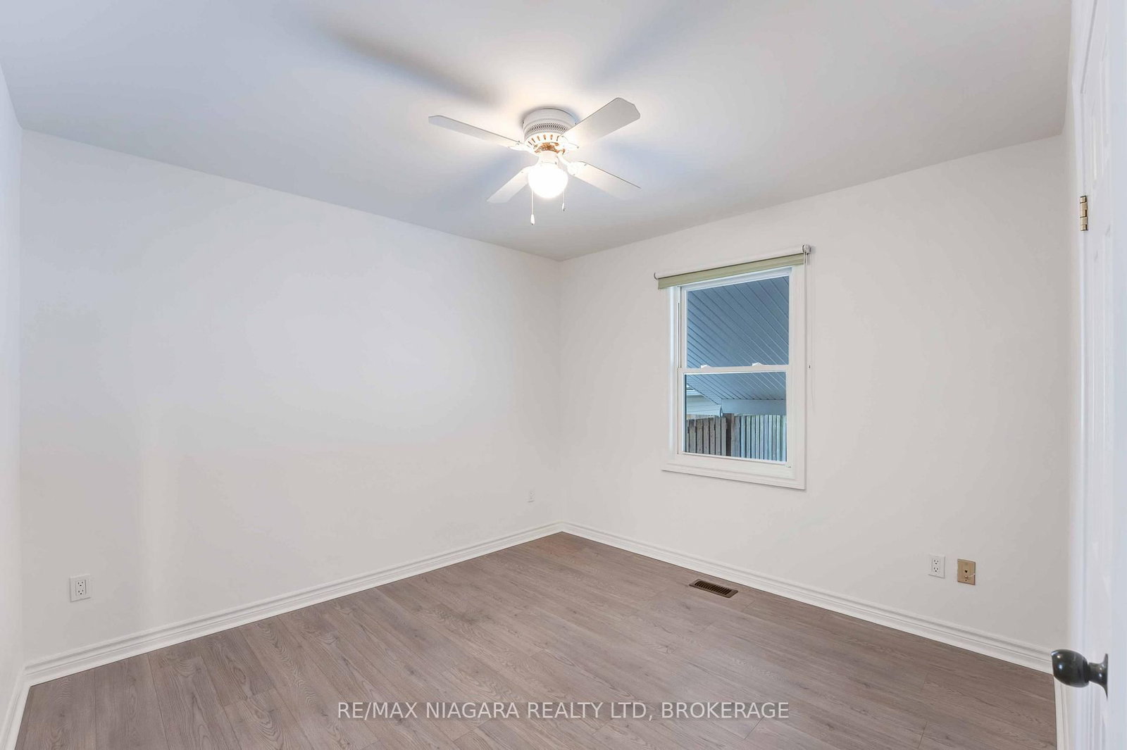 Detached House for sale at 5 St Peter Street, St. Catharines, Ontario, L2T 1N7 - Burleigh Hill - MLS: X12865056