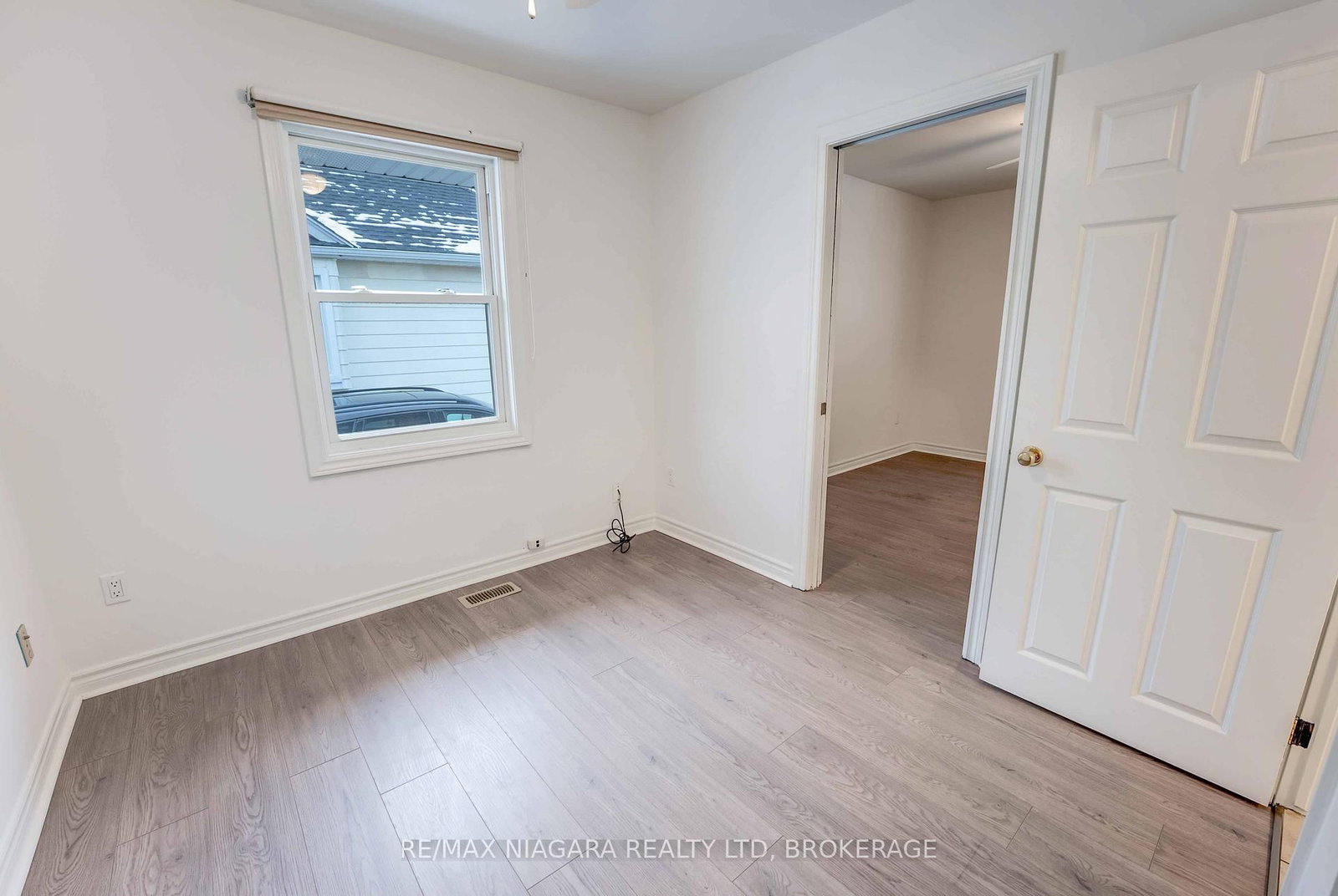 Detached House for sale at 5 St Peter Street, St. Catharines, Ontario, L2T 1N7 - Burleigh Hill - MLS: X12865056