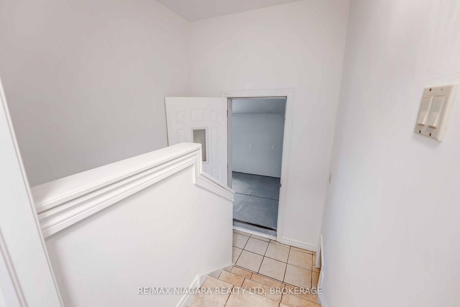 Detached House for sale at 5 St Peter Street, St. Catharines, Ontario, L2T 1N7 - Burleigh Hill - MLS: X12865056