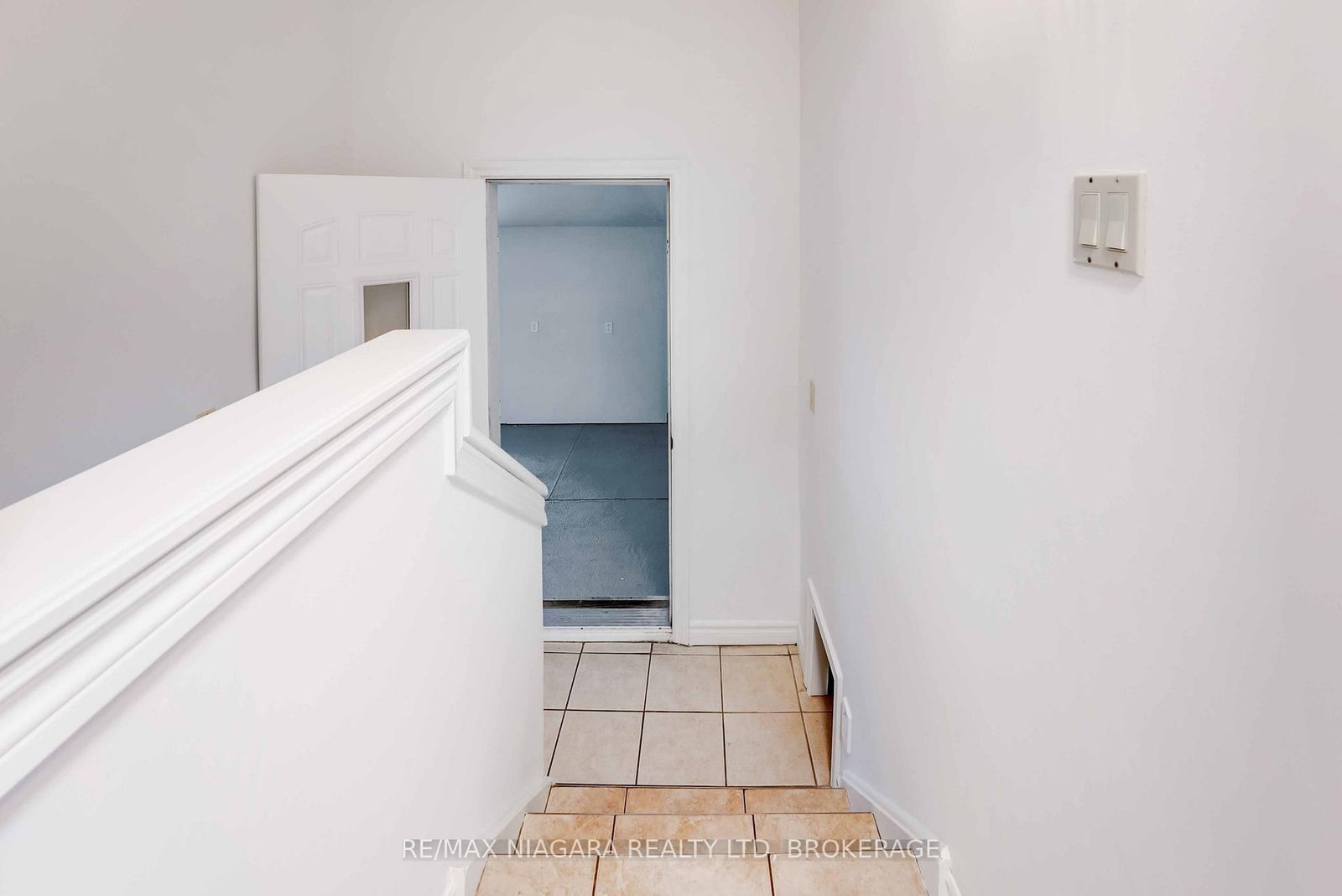 Detached House for sale at 5 St Peter Street, St. Catharines, Ontario, L2T 1N7 - Burleigh Hill - MLS: X12865056