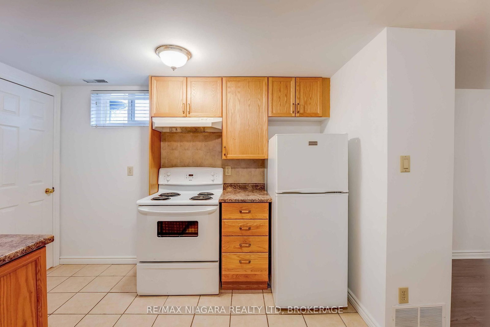 Detached House for sale at 5 St Peter Street, St. Catharines, Ontario, L2T 1N7 - Burleigh Hill - MLS: X12865056