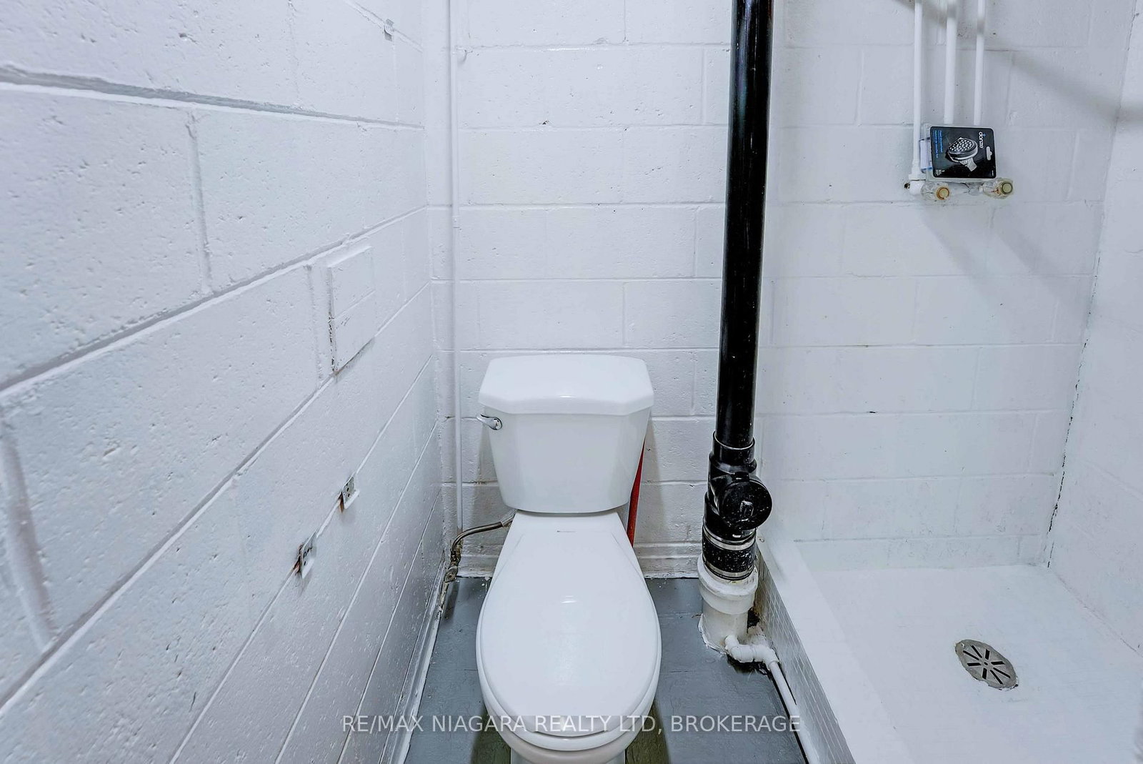 Detached House for sale at 5 St Peter Street, St. Catharines, Ontario, L2T 1N7 - Burleigh Hill - MLS: X12865056