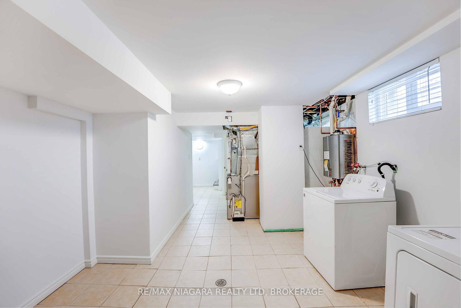 Detached House for sale at 5 St Peter Street, St. Catharines, Ontario, L2T 1N7 - Burleigh Hill - MLS: X12865056