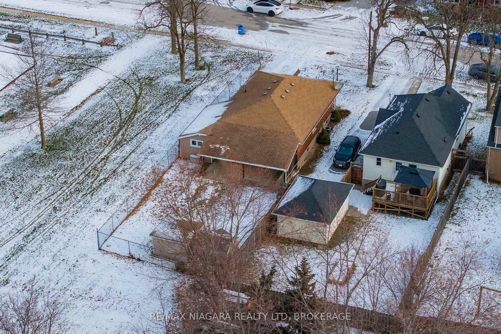 Detached House for sale at 5 St Peter Street, St. Catharines, Ontario, L2T 1N7 - Burleigh Hill - MLS: X12865056