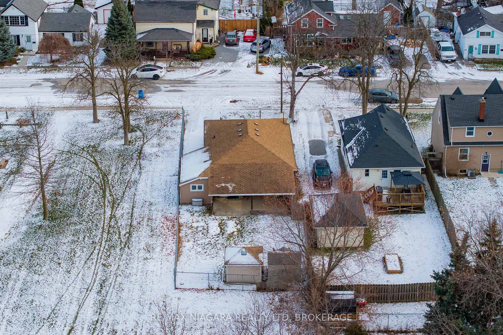 Detached House for sale at 5 St Peter Street, St. Catharines, Ontario, L2T 1N7 - Burleigh Hill - MLS: X12865056