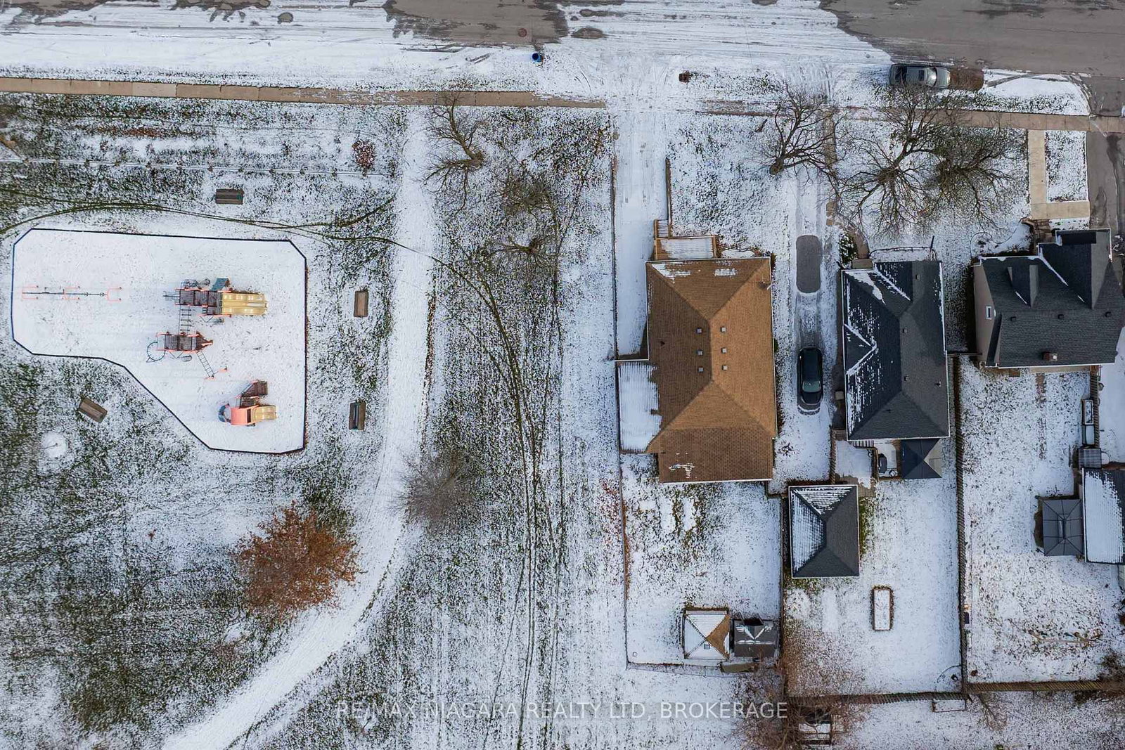 Detached House for sale at 5 St Peter Street, St. Catharines, Ontario, L2T 1N7 - Burleigh Hill - MLS: X12865056