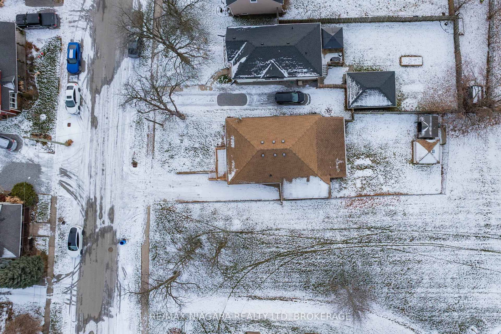 Detached House for sale at 5 St Peter Street, St. Catharines, Ontario, L2T 1N7 - Burleigh Hill - MLS: X12865056