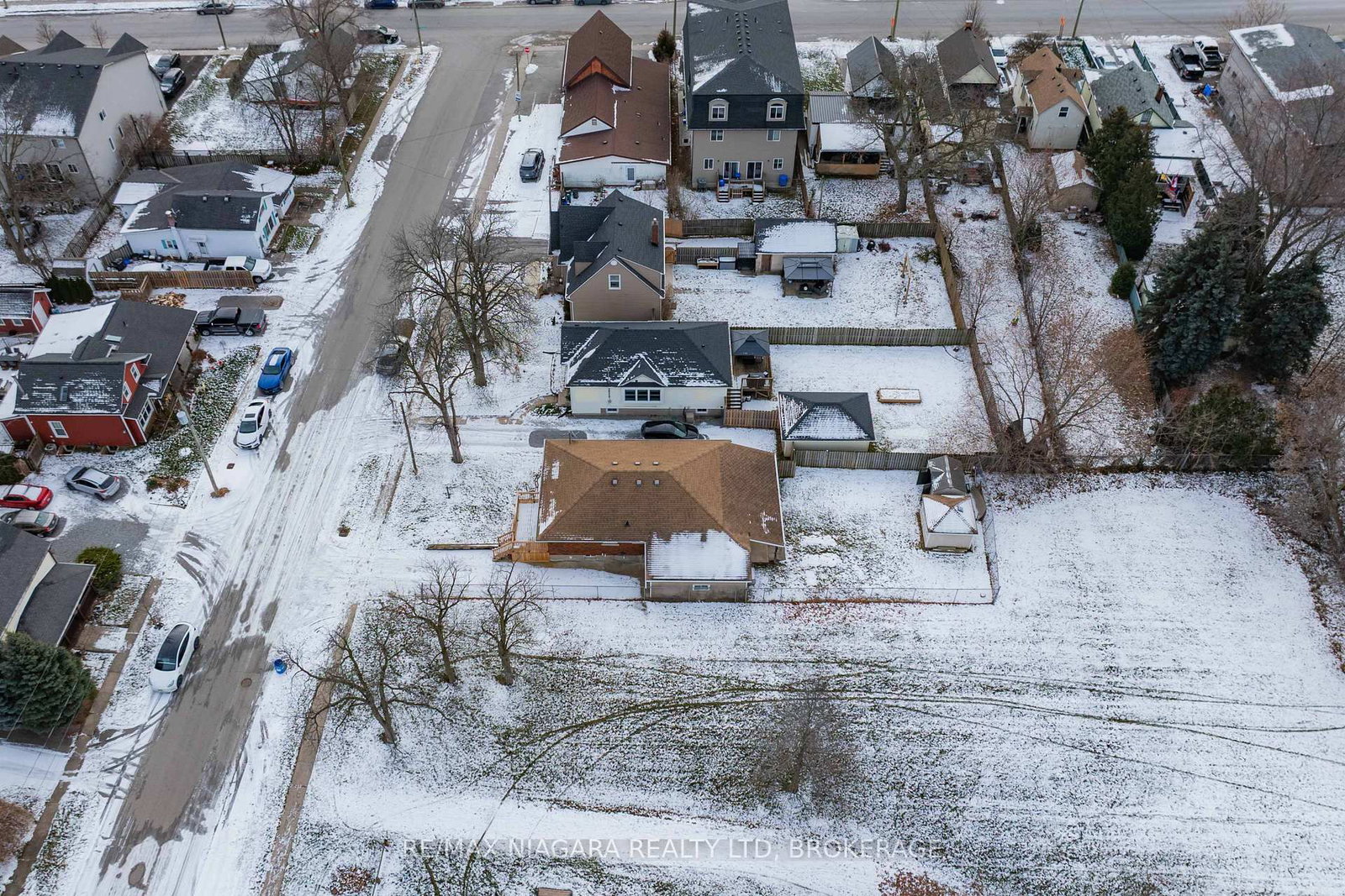 Detached House for sale at 5 St Peter Street, St. Catharines, Ontario, L2T 1N7 - Burleigh Hill - MLS: X12865056