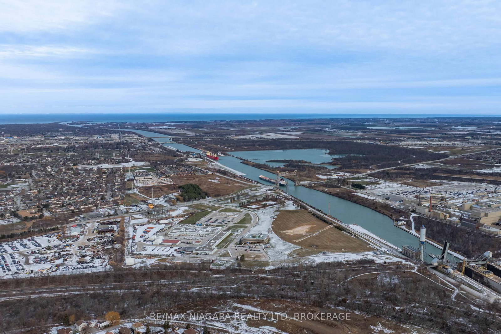 Detached House for sale at 5 St Peter Street, St. Catharines, Ontario, L2T 1N7 - Burleigh Hill - MLS: X12865056