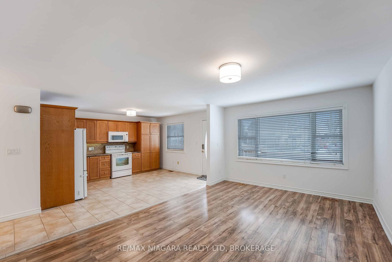 Detached House for sale at 5 St Peter Street, St. Catharines, Ontario, L2T 1N7 - Burleigh Hill - MLS: X12865056