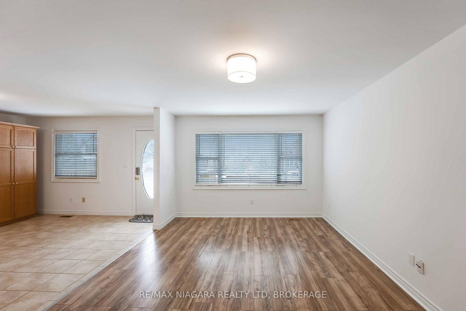 Detached House for sale at 5 St Peter Street, St. Catharines, Ontario, L2T 1N7 - Burleigh Hill - MLS: X12865056