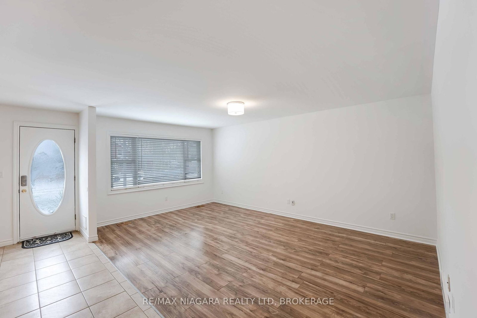 Detached House for sale at 5 St Peter Street, St. Catharines, Ontario, L2T 1N7 - Burleigh Hill - MLS: X12865056