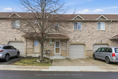 Townhouse sold at 41-39 Pinewoods Drive, Hamilton, Ontario, L8J 3Z4 - Stoney Creek Mountain - MLS: X12865508