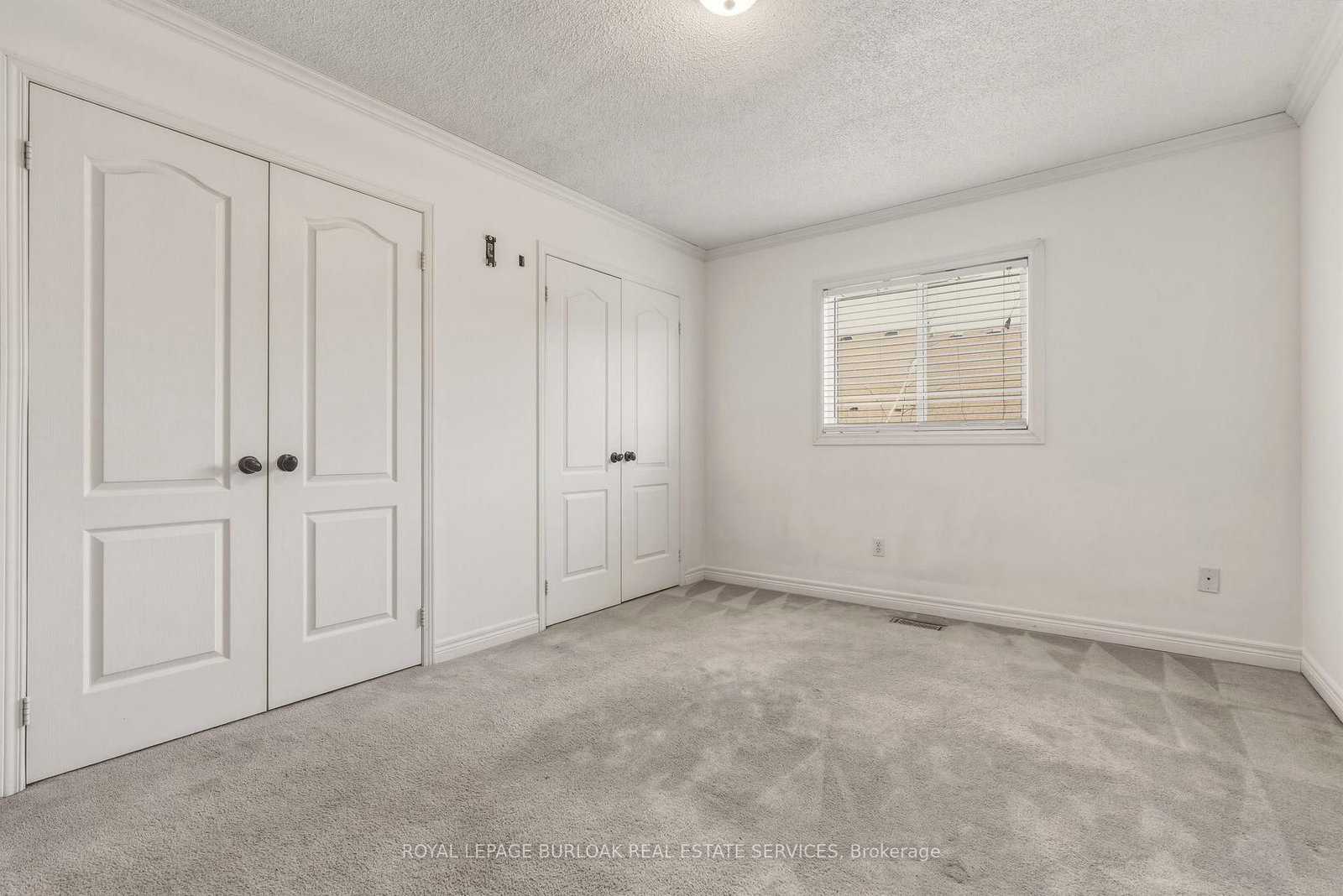 Townhouse for sale at 95 Thornlodge Drive, Hamilton, Ontario, L8B 0L9 - Waterdown - MLS: X12865806