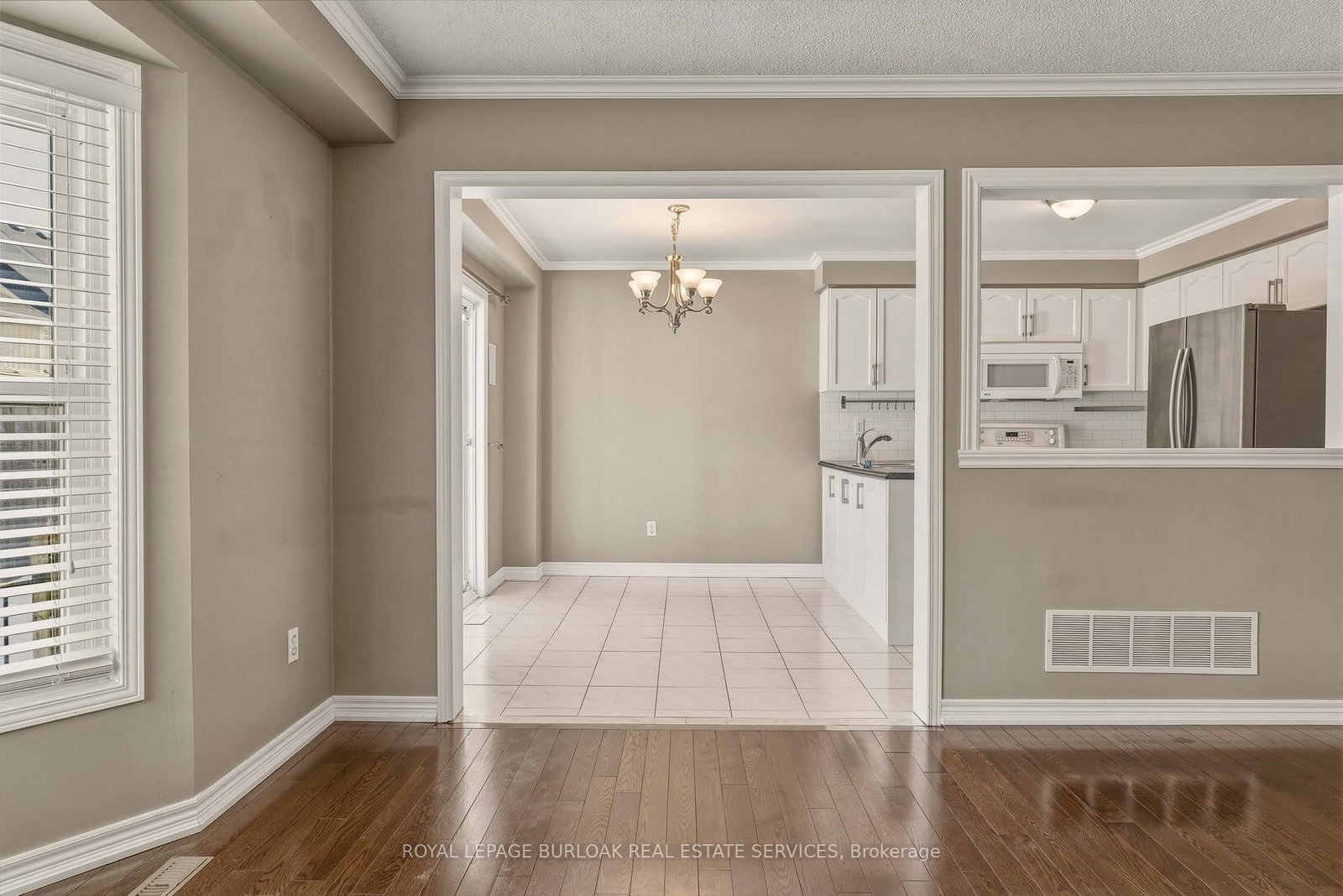 Townhouse for sale at 95 Thornlodge Drive, Hamilton, Ontario, L8B 0L9 - Waterdown - MLS: X12865806