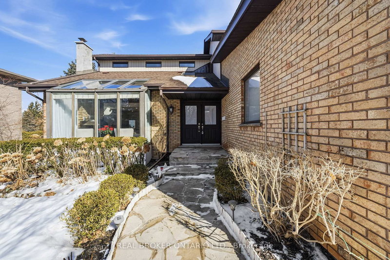 39 Templer Dr, Hamilton, L9G 3X7 | Image 3