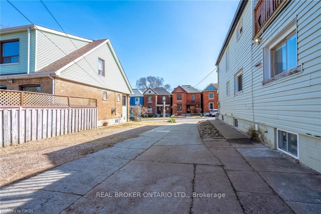 Listing Image 4